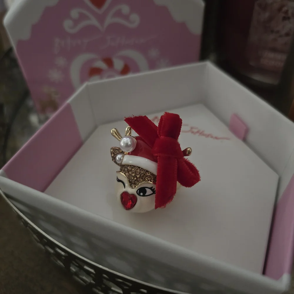 Charming Holiday Reindeer Ring with Red Bow - Picture 6 of 12